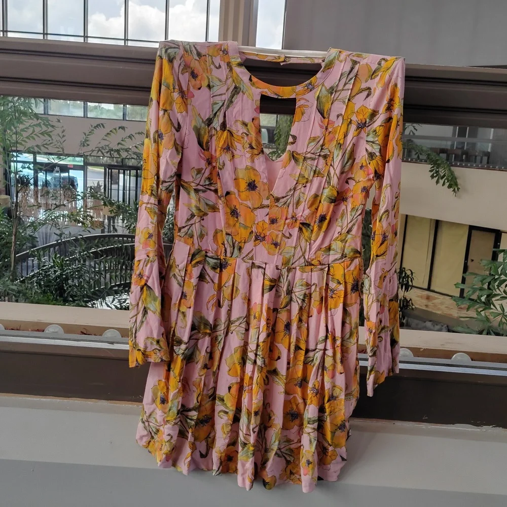 FREE PEOPLE FLOWY BELL SLEEVE DRESS WITH V CUT-OUTS FRONT & BACK WOMEN'S Size 8 - Picture 1 of 11